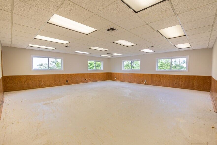 More Photos Of 119 E Rhapsody Dr, San Antonio Research And Development For Sale