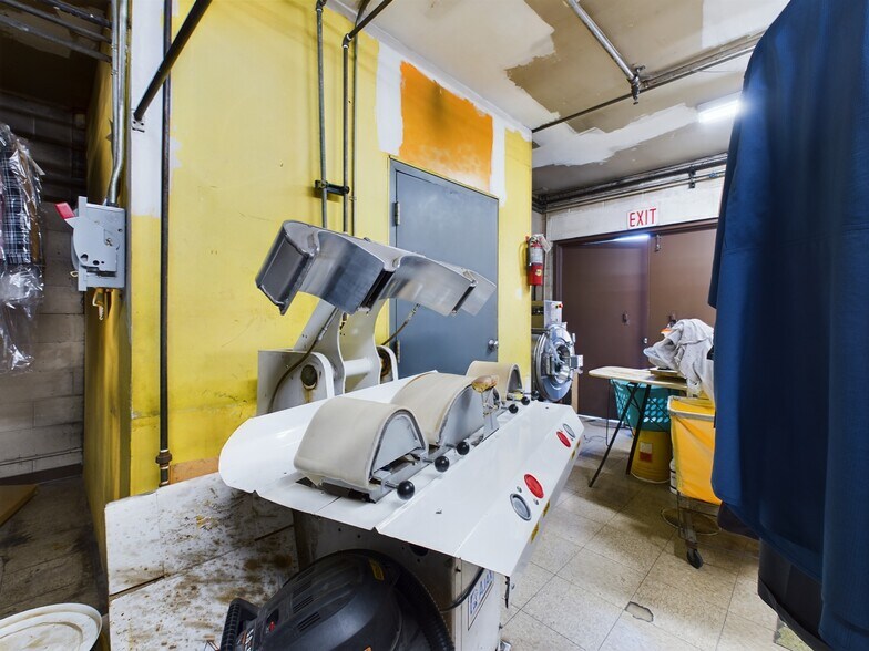 More Photos Of 2138 S Mannheim Rd, Westchester Restaurant For Sale