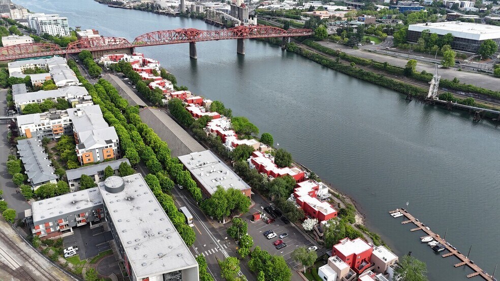 More Photos Of 600 NW Naito Pky, Portland Office For Sale