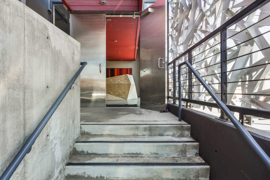 More Photos Of 3644 Eastham Dr, Culver City Loft Creative Space For Lease
