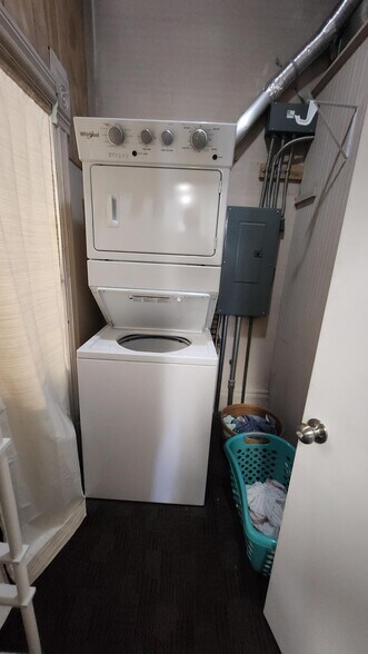 More Photos Of 224 S State St, Shelley Flex For Sale