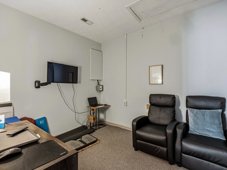 More Photos Of 2124 Hendersonville Rd, Arden Office For Sale
