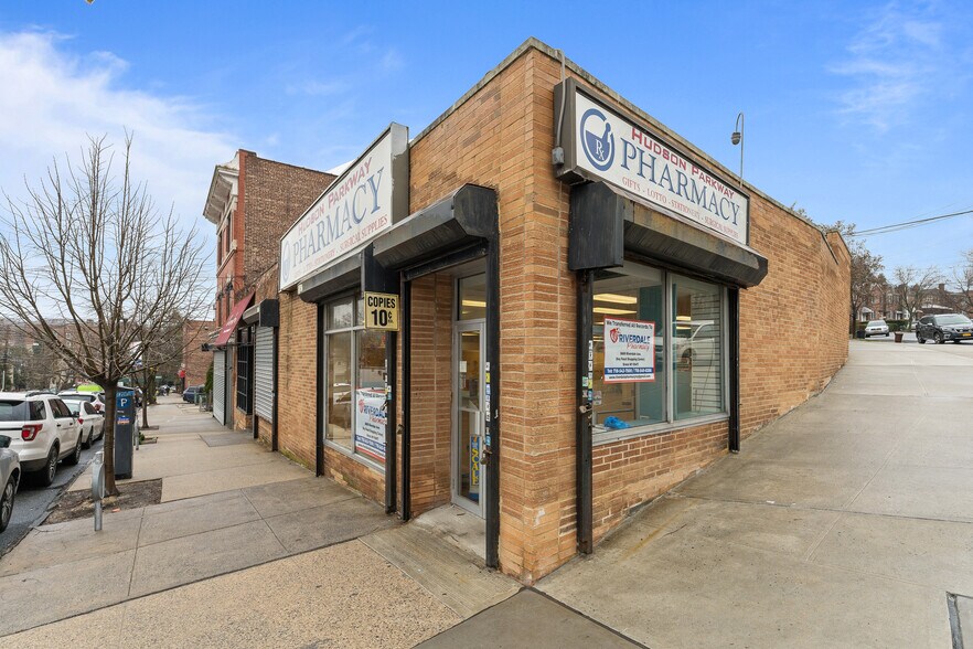 More Photos Of 5700-5702 Mosholu Ave, Bronx Storefront For Lease