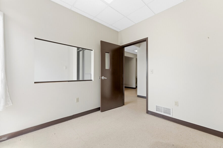 More Photos Of 161 Adena Ln, Clarksburg Office For Lease