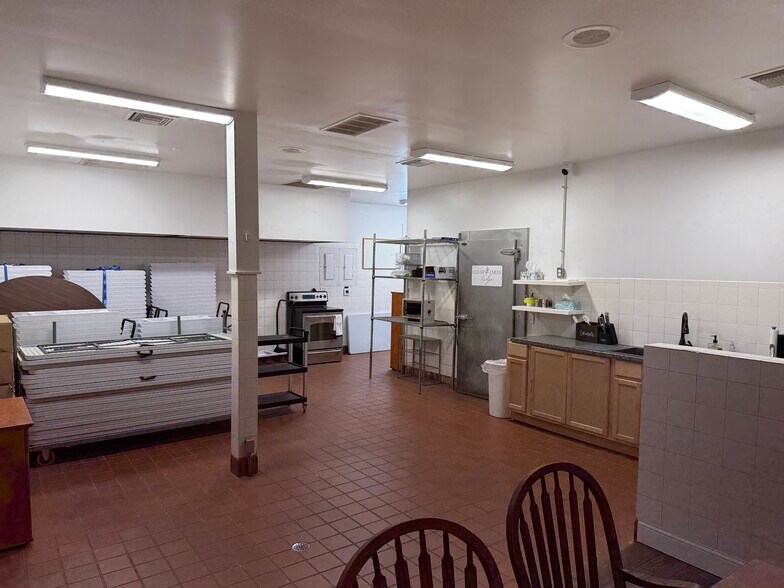 More Photos Of 109 E B St, Cedar Creek Freestanding For Sale