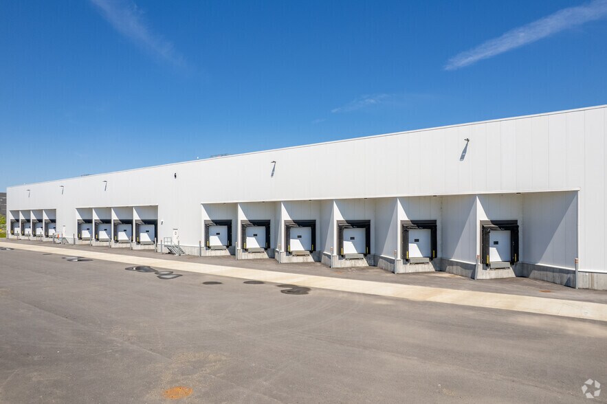 More Photos Of 860 St Turnbull, Beauharnois Warehouse For Lease