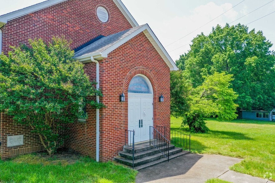 More Photos Of 830 Church St, Kings Mountain Specialty For Sale