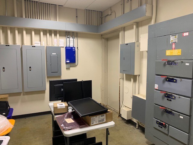 More Photos Of 345 Memorial Dr, Crystal Lake Showroom For Sale