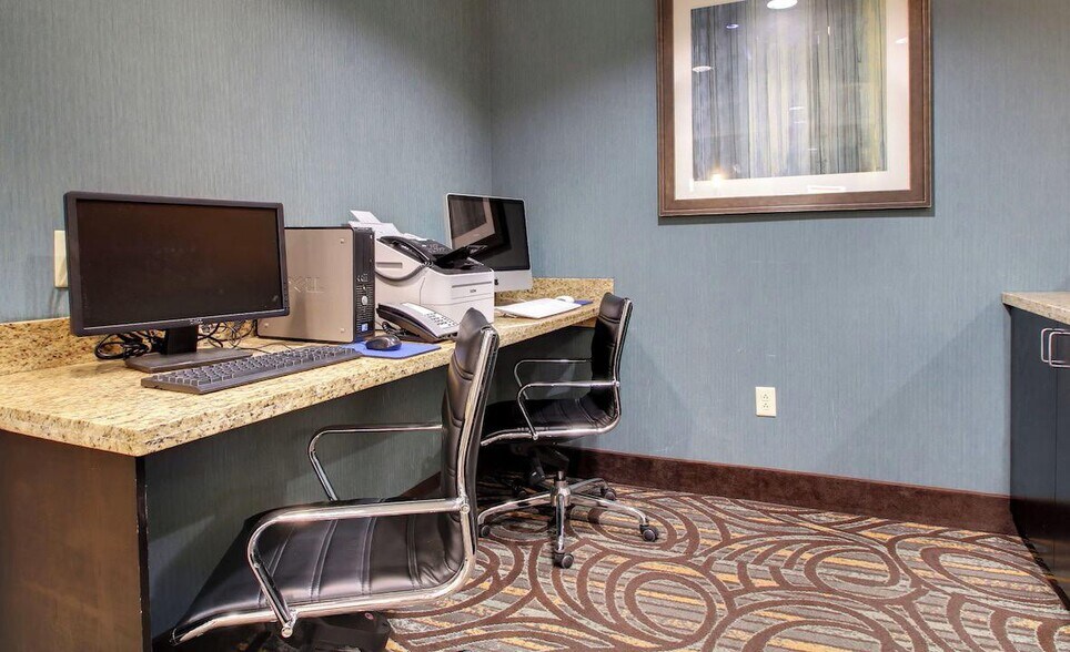 More Photos Of 639 S Canal St, Natchez Hotel For Sale