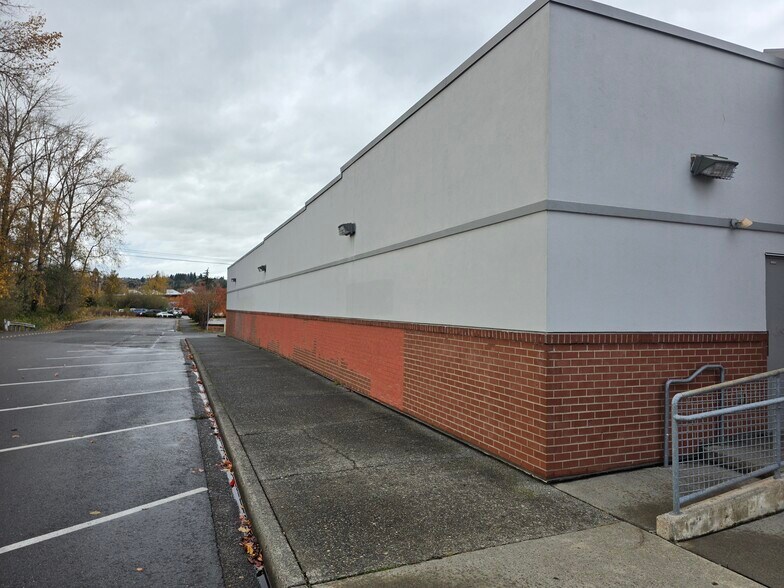 More Photos Of 5655 3rd Ave, Ferndale General Retail For Sale