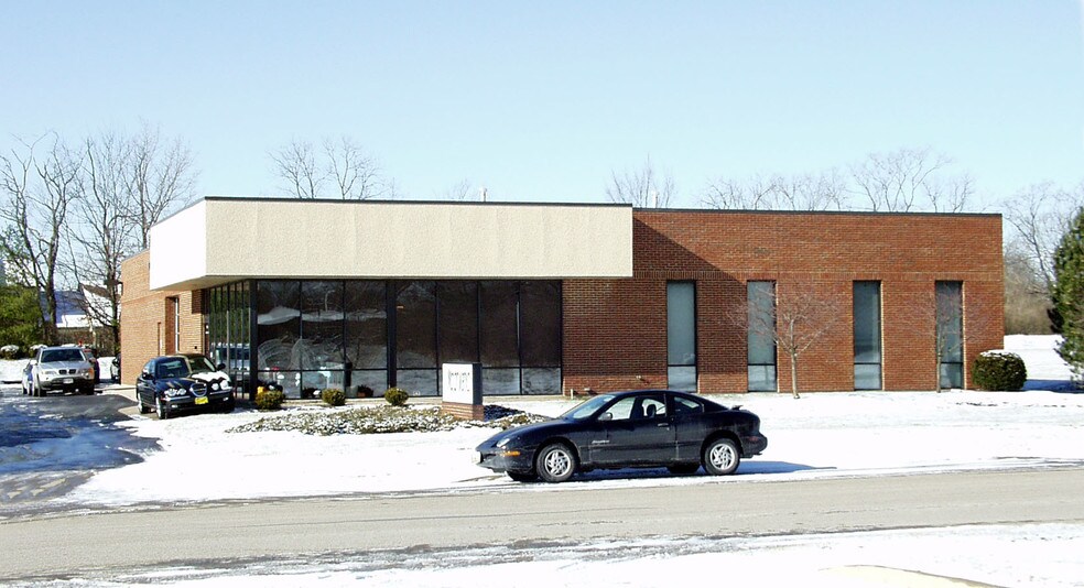 More Photos Of 6635 Centerville Business Pky, Centerville Warehouse For Lease