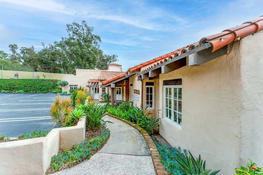 More Photos Of 2398 San Diego Ave, San Diego Office For Sale