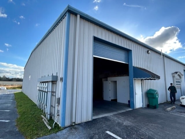 More Photos Of 3384 NE 34th ave, Wildwood Unknown For Lease