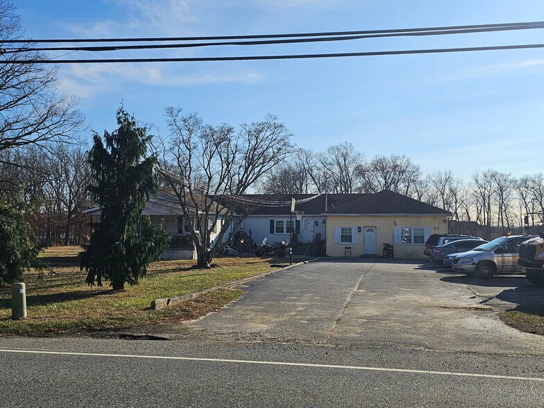 More Photos Of 871 Corkery Ln, Williamstown Apartments For Sale