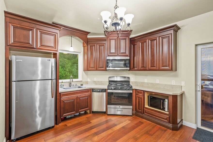 More Photos Of 266 Dolphin Dr, Whitethorn Hotel For Sale