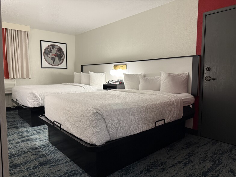 More Photos Of 16921 E 32nd Ave, Aurora Hotel For Sale