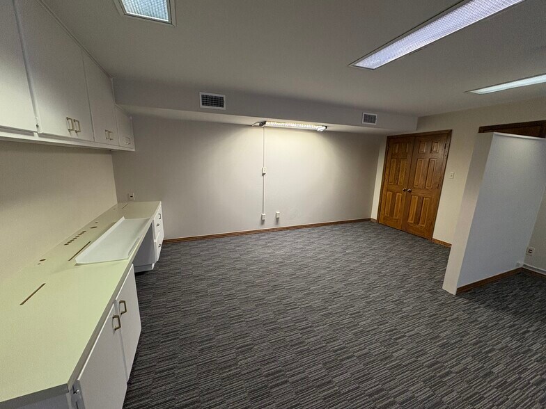 More Photos Of 614 N Travis St, Sherman Office For Lease