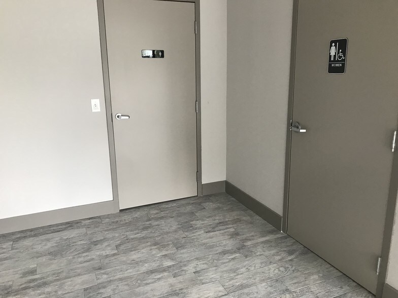 More Photos Of 21 Suntree Pl, Melbourne Medical For Lease