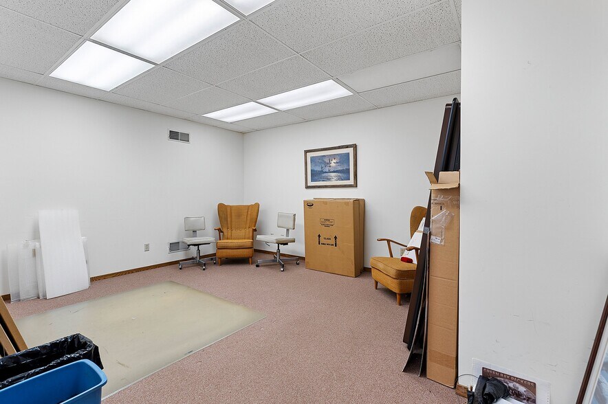 More Photos Of 1373 Kimberly Dr, Neenah Flex For Sale