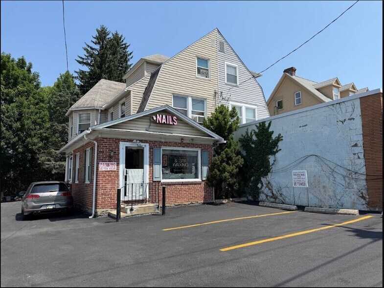 Primary Photo Of 135 Montgomery Ave, Bala Cynwyd Office For Sale