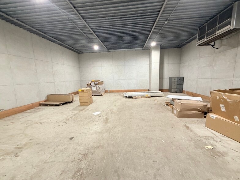 More Photos Of 200 E 2nd St, Rochester Freestanding For Lease