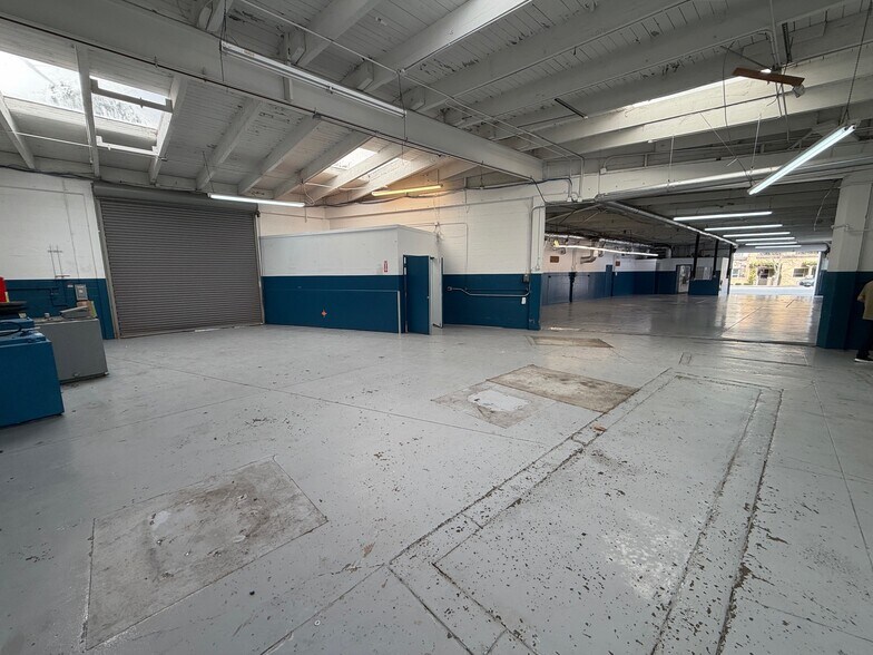 More Photos Of 885 N San Mateo Dr, San Mateo Auto Dealership For Lease
