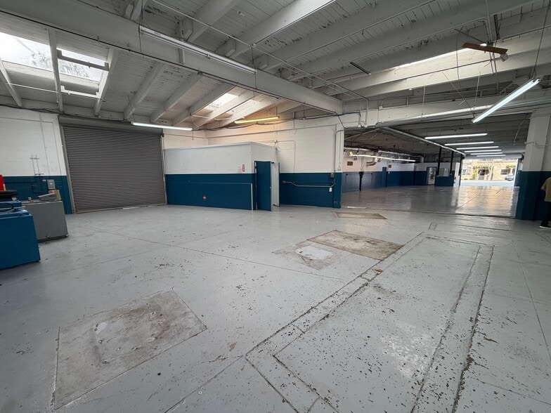 More Photos Of 885 N San Mateo Dr, San Mateo Auto Dealership For Lease