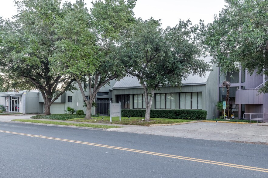 More Photos Of 3301 Santa Fe St, Corpus Christi Office For Lease