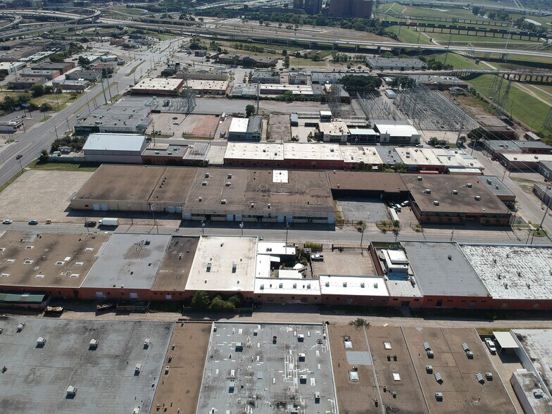 More Photos Of 1001 N Riverfront Blvd, Dallas Industrial For Sale