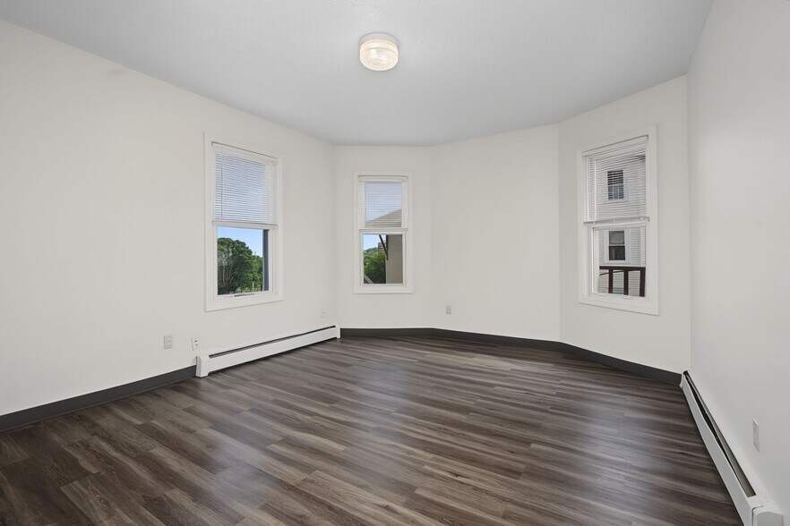 More Photos Of 471 Pond St, Woonsocket Apartments For Sale