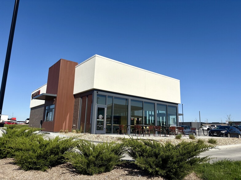 More Photos Of 19005 Oakmont Dr, Omaha Fast Food For Sale