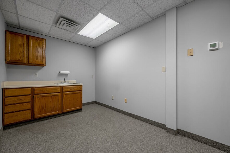 More Photos Of 2425 Regency Rd, Lexington Office For Sale