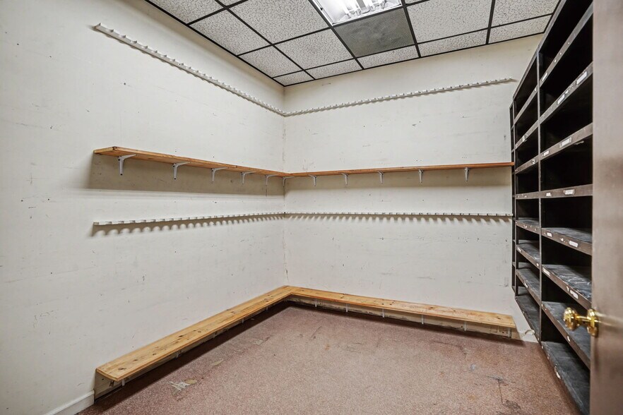 More Photos Of 3021 E Victory Dr, Savannah Office For Sale