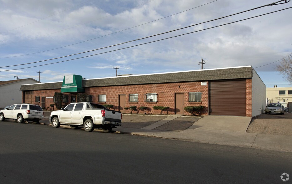 More Photos Of 3875 Newport St, Denver Warehouse For Lease