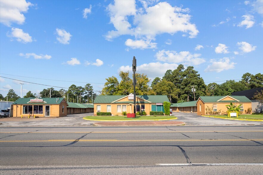 More Photos Of 1706 S 1st St, Lufkin Hotel For Sale