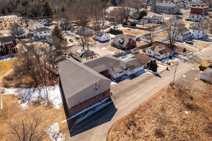 More Photos Of 2025 Pine St, Palmer Warehouse For Sale