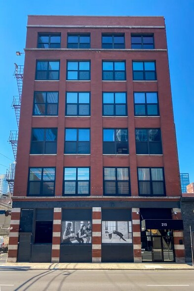 More Photos Of 215 W Ontario St, Chicago Office For Lease