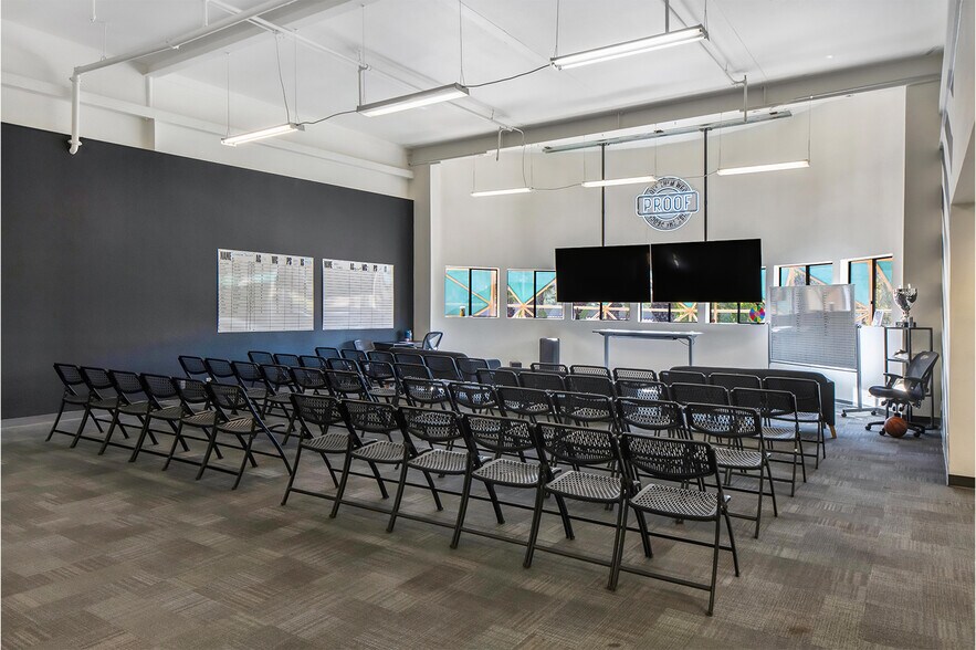 More Photos Of 44100 Monterey Ave, Palm Desert Office For Sale