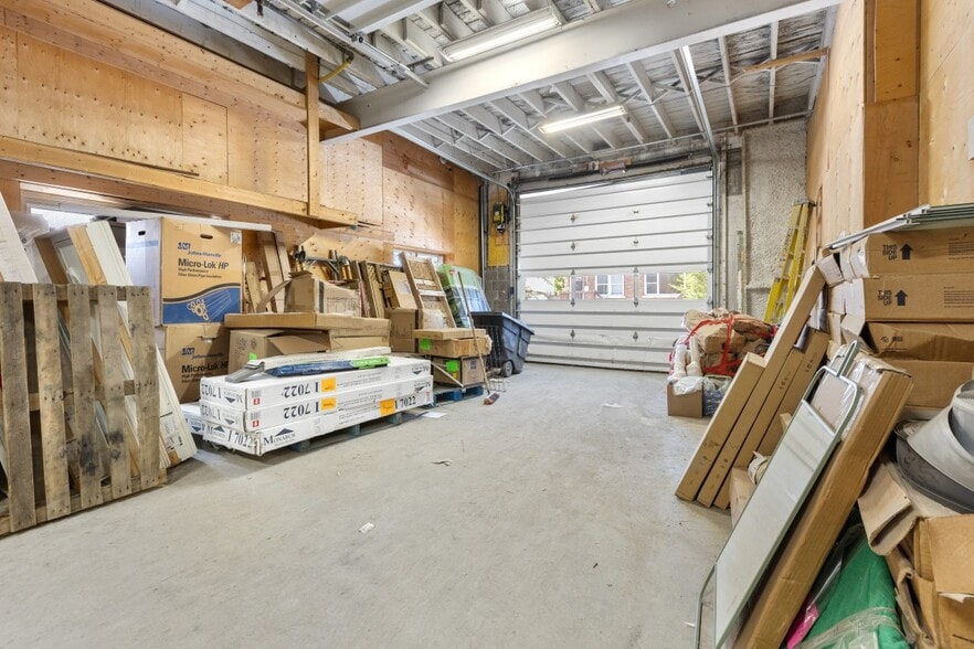 More Photos Of 255-257 Ste-anne Ave, Ottawa Warehouse For Lease