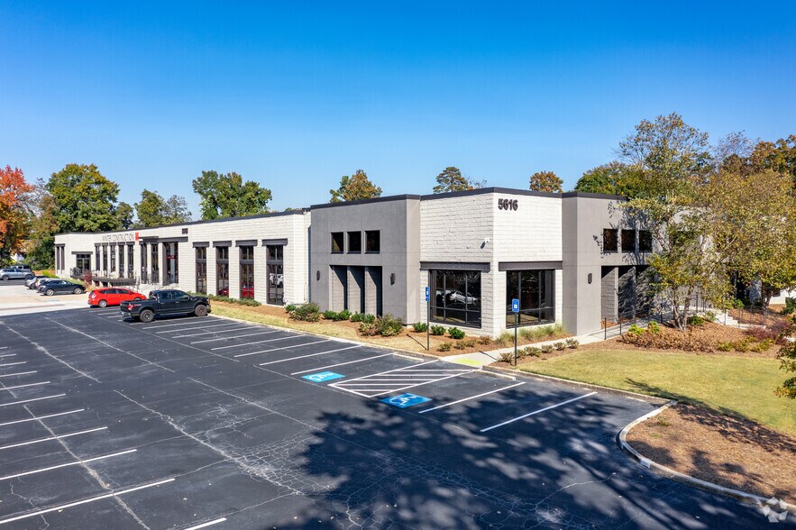 More Photos Of 5616 Peachtree Rd, Atlanta Loft Creative Space For Lease