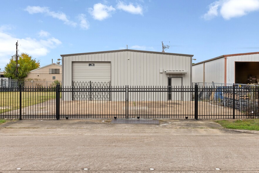 Primary Photo Of 7567 Morley St, Houston Warehouse For Sale