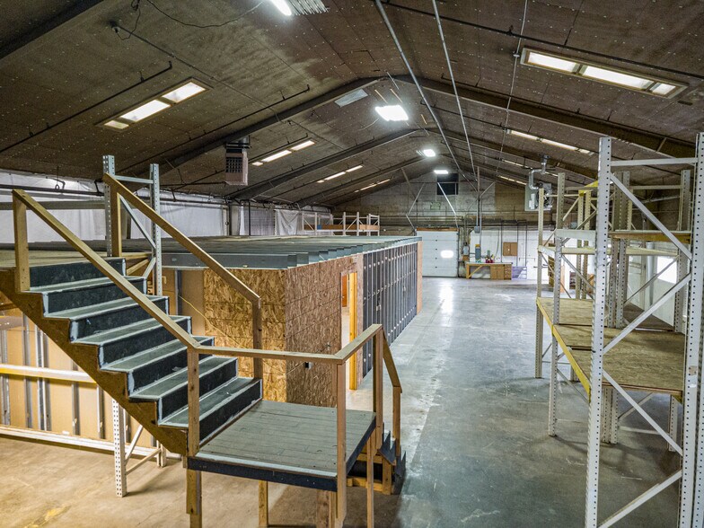 More Photos Of 1662 Morrow St, Green Bay Warehouse For Lease