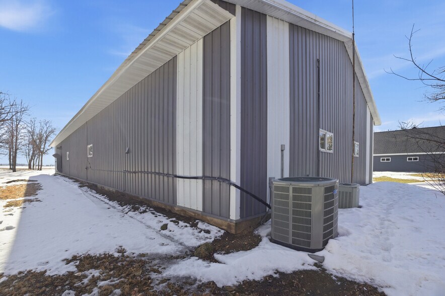 More Photos Of 15652 200th St, Hutchinson Flex For Lease