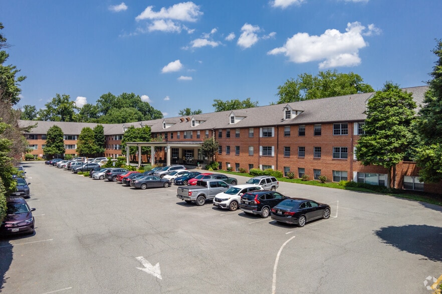 Primary Photo Of 5301 Westbard Cir, Bethesda Apartments For Sale
