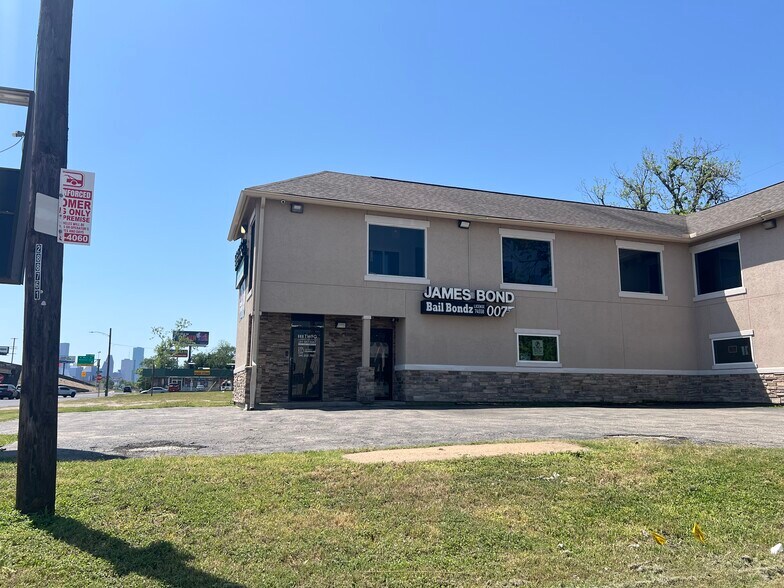 More Photos Of 2711 North Fwy, Houston Medical For Sale