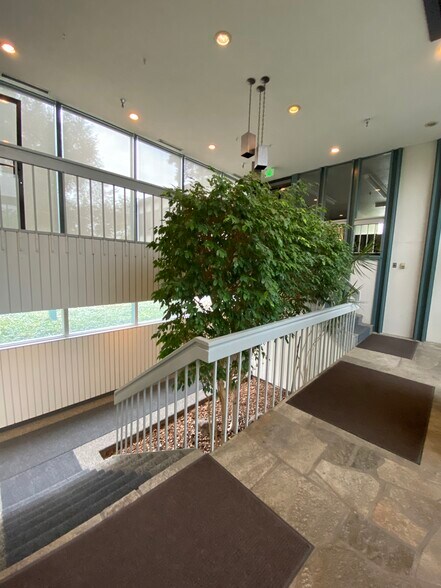 More Photos Of 9777 W Chinden Blvd, Garden City Office For Lease