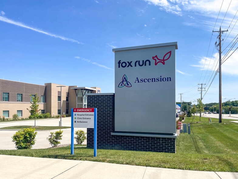 More Photos Of 2325 Fox Run Blvd, Waukesha Hospital For Sale