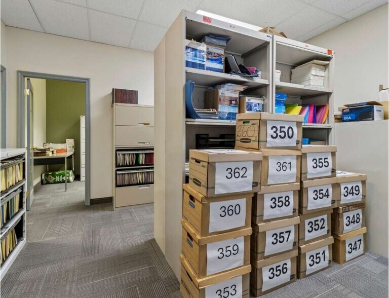More Photos Of 242 Applewood Cres, Vaughan Light Manufacturing For Sale