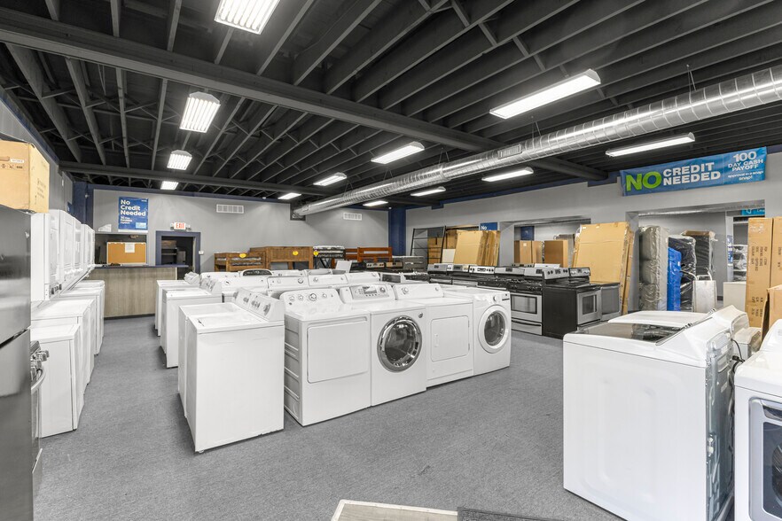 More Photos Of 12744 E 8 Mile Rd, Detroit General Retail For Sale