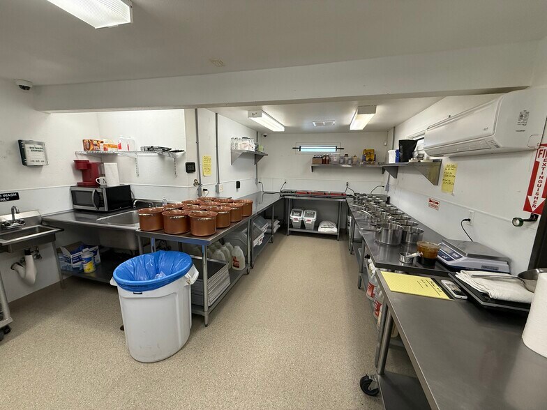 More Photos Of 215 S 19th St, Springfield Industrial For Lease